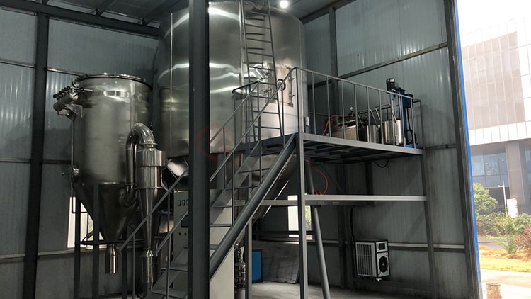 大型噴霧造粒干燥機(jī)客戶案例現(xiàn)場照